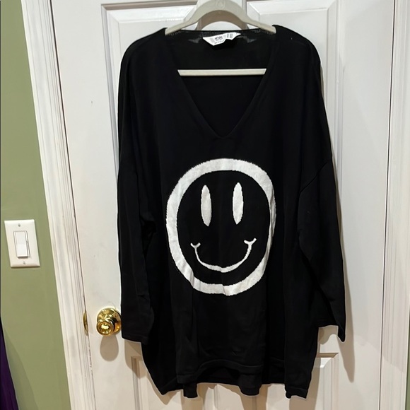 angel of style Sweaters - Angel of Style 24/26 plus size Black V-Neck Smiley Face Sweater